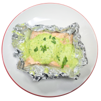 Филе горбуши под сливочно-шпинатным соусом